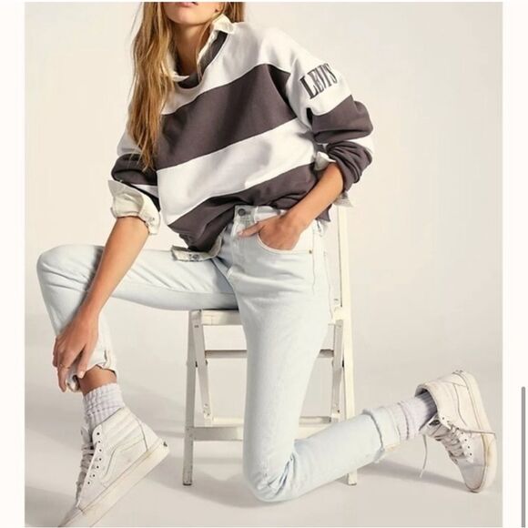 Levi’s Wedgie Icon Fit Denim in Faint Hearted- Size 29 - Picture 2 of 10